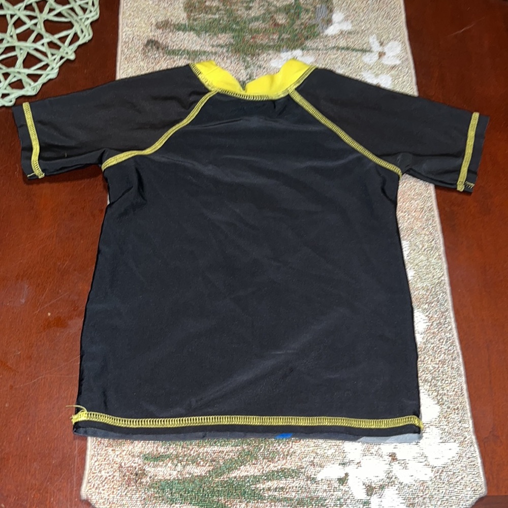 Batman Rash Guard Swim Shirt Boy Size 3T - Picture 5 of 5